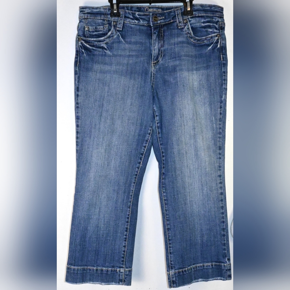 Common Genes Capri Women's Blue Washed Denium Size 12 Embroidered Back Pockets